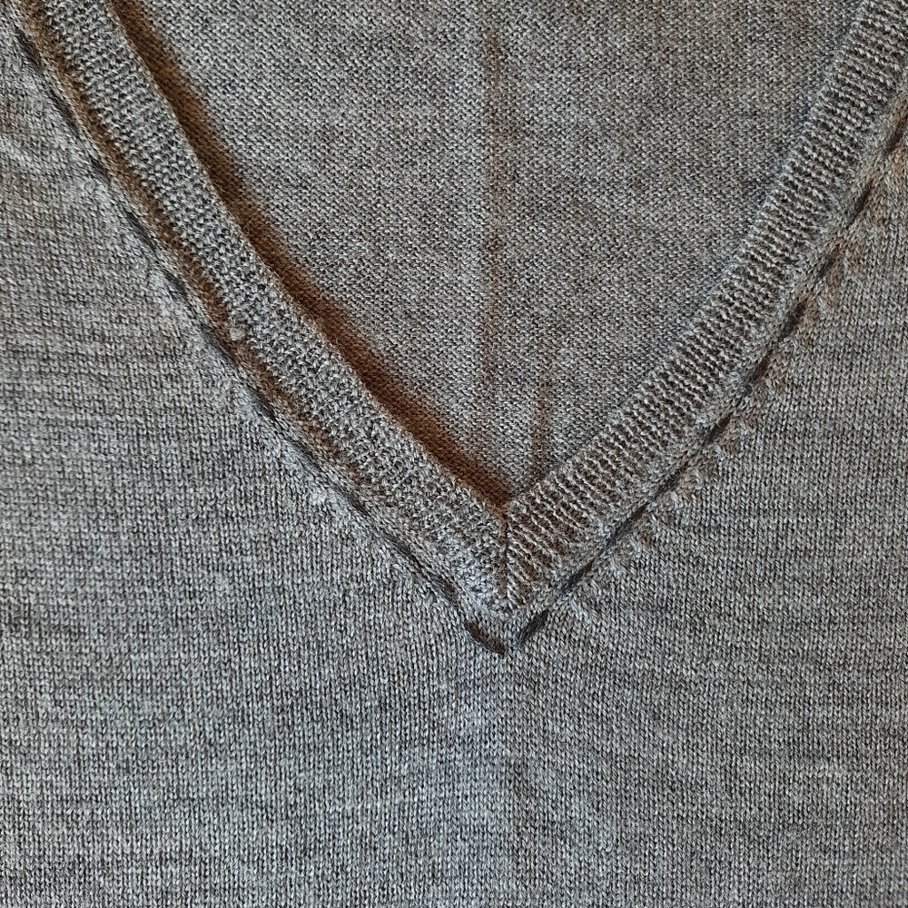 Liz Claiborne wool,grey V- neck    sweater size XL. - Picture 2 of 13